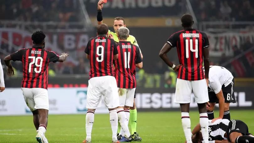  拉齐奥争议红牌引发赛后主帅激烈抗议  