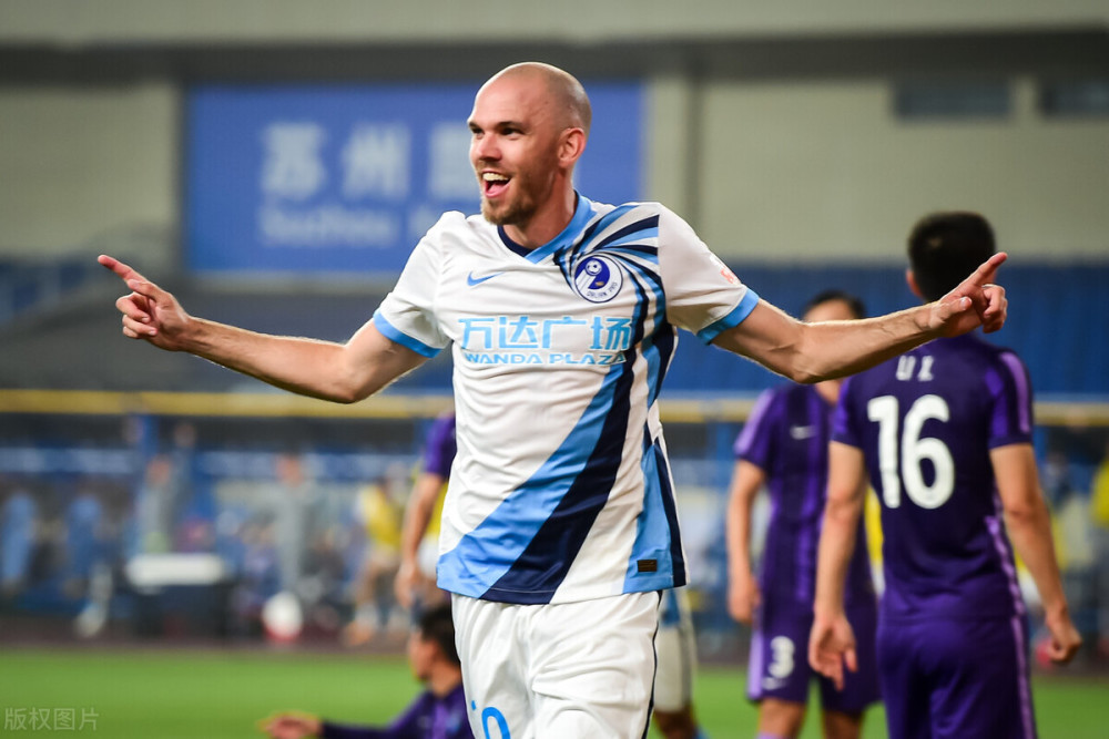  朗斯门将神勇扑点助球队零封对手  