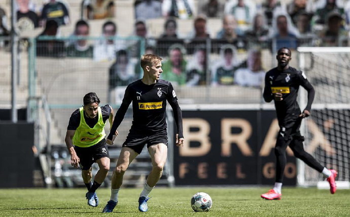  勒沃库森攻防两端全面开花，德甲欧战席位争夺激烈